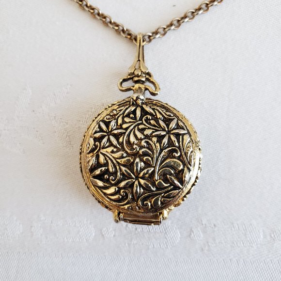 Vintage Locket Pendant. Gold & Silver antiqued tones. Statement necklace. - Picture 5 of 14